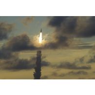 Lancement de la fusée Ariane 5 depuis le site du centre spatial guyanais (CSG) à Kourou, en Guyane française.