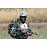 Portrait d'un soldat ivoirien à son arrivée sur l'aéroport de Bouaké, en Côte d'ivoire.