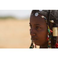 Femme Peule photographiée lors du contrôle de son campement à la frontière du Niger, dans le cadre de l'opération Piana.