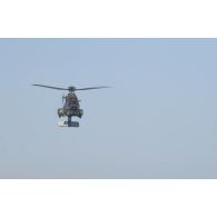 Un hélicoptère Puma équipé du radar horizon lors de la démonstration de matériel pour l'IHEDN à Mourmelon.