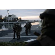 Arrivée des fusiliers marins dans le port de Frontignan.