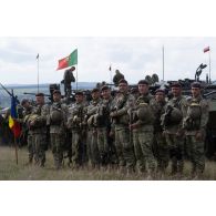 Rassemblement des soldats roumains du 26e bataillon d'infanterie pour une cérémonie de clôture d'exercice à Cincu, en Roumanie.