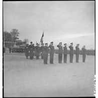 Officiers décorés lors d'une prise d'armes à Vichy-Rhue.