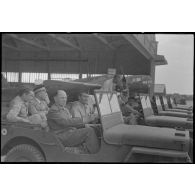M. Grenier à bord d'une jeep au Centre de préparation du personnel navigant de Casablanca.