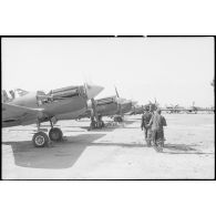 L'avion P-40 au banc d'essai à sa sortie de la chaîne de montage.