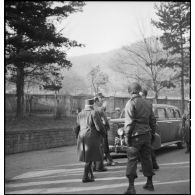 Visite du général de Gaulle sur le front des Vosges.