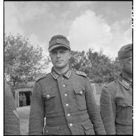 Sous-officier de la Wehrmacht capturé lors des combats pour la libération de la poche de Lorient et de la capitutation de la garnison allemande.