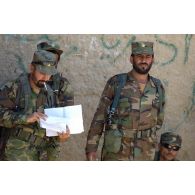 Elèves officiers afghans en formation.