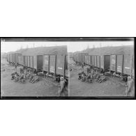 Seppois, wagons allemands sur la voie ferrée en Alsace. [légende d’origine]