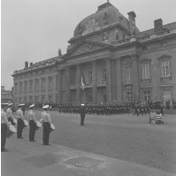 Défilé à pied devant l'Ecole militaire. Passage de l'école de l’Air de Salon-de-Provence, lors de la cérémonie du 14 juillet 1977.