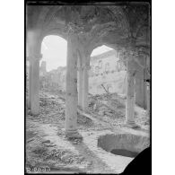 Arras (Pas-de-Calais). Intérieur de la cathédrale. Le cloître. [légende d'origine]