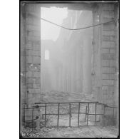 Arras (Pas-de-Calais). Intérieur de la cathédrale dans la brume ensoleillée. [légende d'origine]