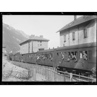 Modane (Savoie). Train de troupes italiennes venant sur le front français. [légende d'origine]