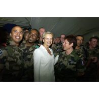 Photographie de groupes avec le ministre de la Défense.
