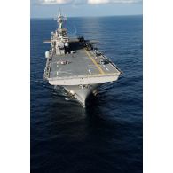 Vue aérienne du bâtiment USS Wasp participant à l'exercice international Panamax.