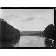 Verdun (Meuse), côte de Belleville, vue du pont Chaussée. [légende d'origine]