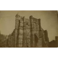 Eglise de Rembercourt (Meuse) en ruine après le bombardement de septembre 1914. [légende d'origine]