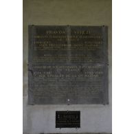 Plaque commémorative de la résistance tchécoslovaque entre 1939 et 1945, au cimetière tchécoslovaque de Neuville-Saint-Vaast - La Targette.