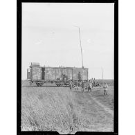 Somme, train blindé de 2 pièces de 164 mm. Le poste de TSF. [légende d'origine]