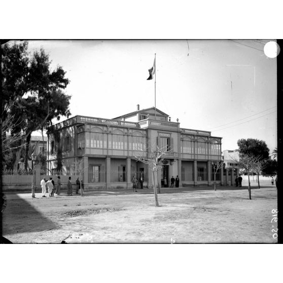 Port-Saïd. Le consulat de France. [légende d'origine]