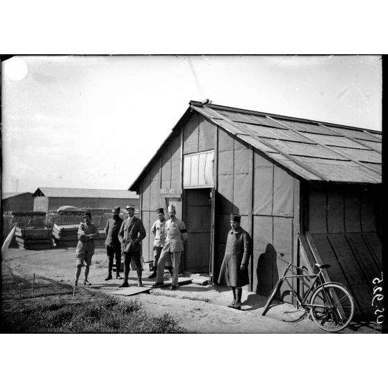 Port-Saïd. La base française. La commission d'embarquement. [légende d'origine]