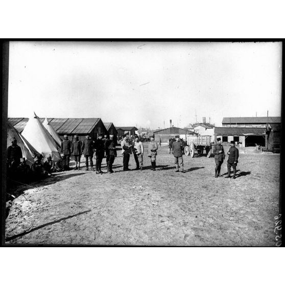 Port-Saïd. La base française. le parc d'artillerie. [légende d'origine]