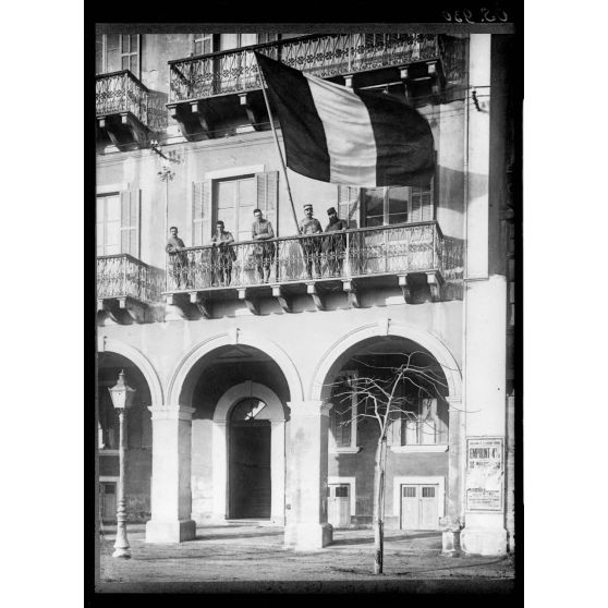 Port-Saïd. Les bureaux de la base française. [légende d'origine]