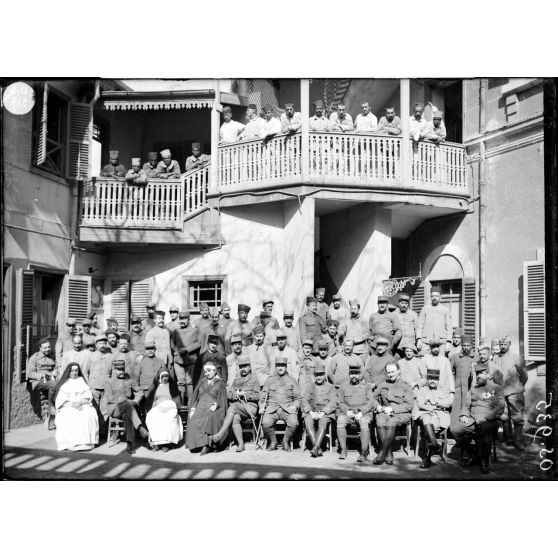 Port-Saïd. La base française. L'Hôpital en campagne. [légende d'origine]