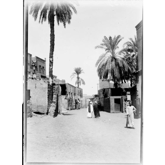 Haute Egypte. Louqsor. Une rue. [légende d'origine]