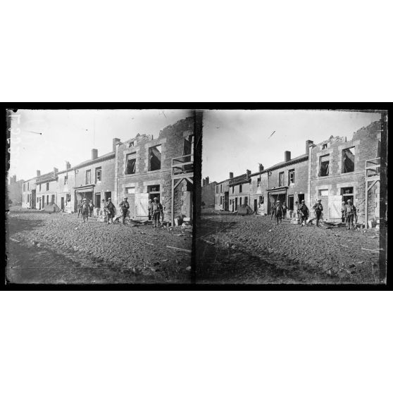 Grandpré, soldats américains dans le village. [légende d'origine]