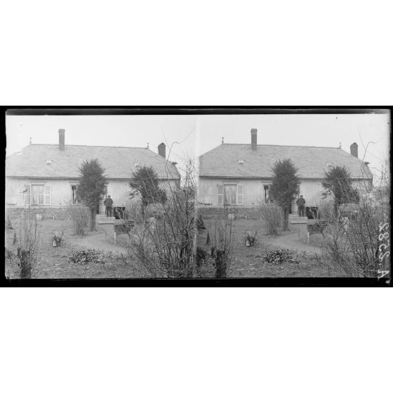 Guny, Somme, maison reconstruite par l'ARC (American Red Cross). [Légende d'origine]