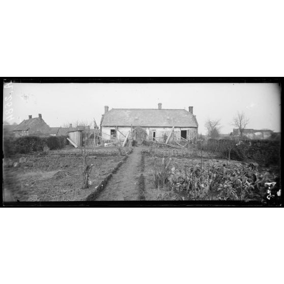 Guny, Somme, ferme en reconstitution. [Légende d'origine]