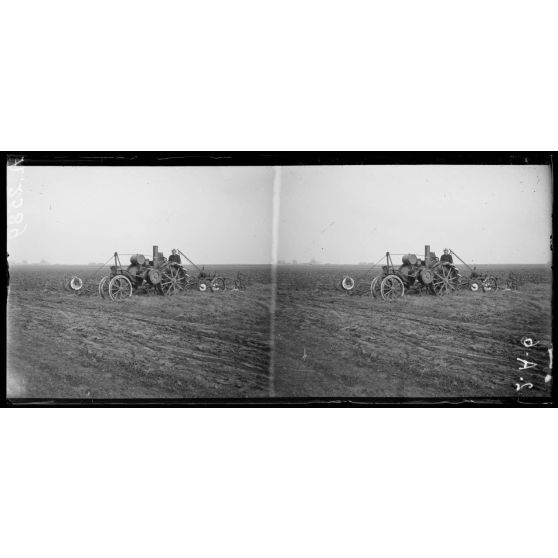 Guny, Somme, tracteur automobile américain. [Légende d'origine]