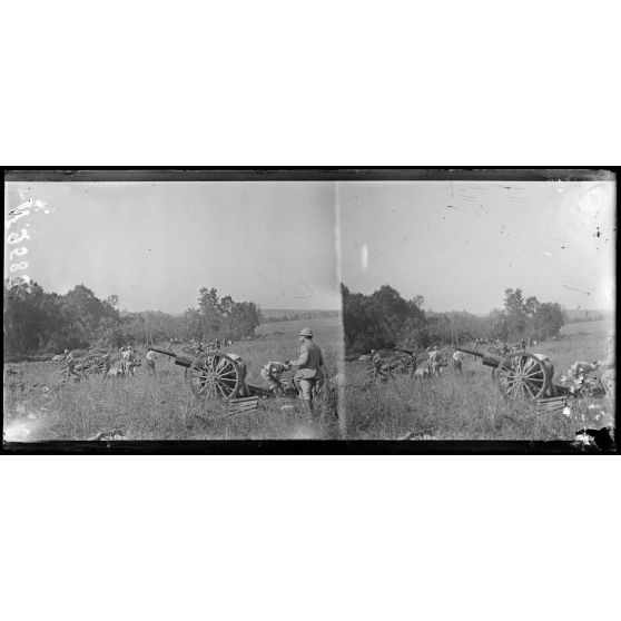 Vers Longpont (ferme de Beaurepaire). Terrain conquis par la 38e DI, régiment d'infanterie coloniale du Maroc. L'artillerie se poste en avant. [légende d'origine]