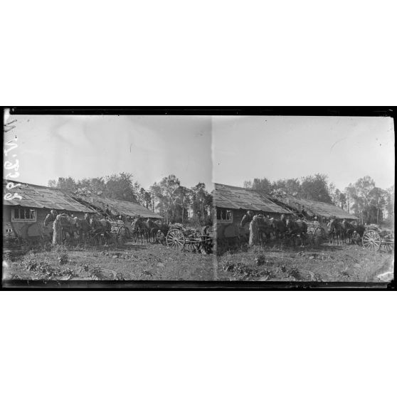 Vers Longpont (ferme de Beaurepaire). Terrain conquis par la 38e DI, régiment d'infanterie coloniale du Maroc. Echelon d'artillerie. [légende d'origine]