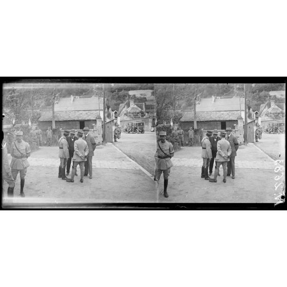 Bonneuil (Oise). Visite de Mr Clemenceau au général Mangin (21-7-18). [légende d'origine]