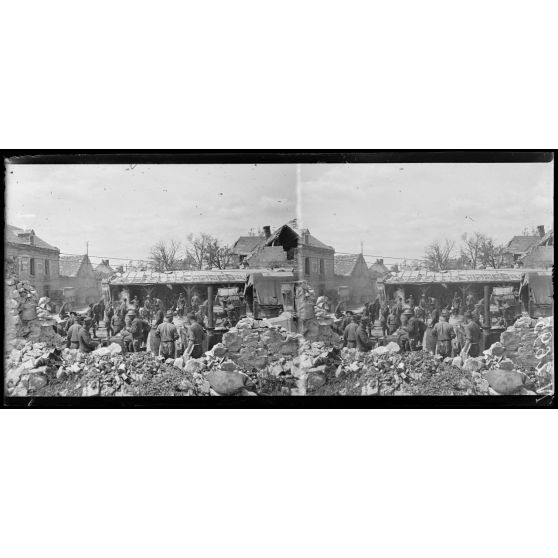 Dommiers (Aisne). Soldats américains cantonnant dans le village. [légende d'origine]