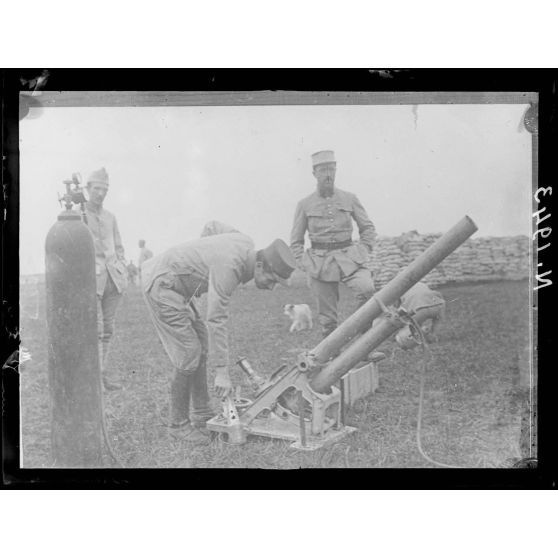 Melette (Marne). Centre d'entraînement des grenadiers d'élite. Obusier Boileau-Debladis. [légende d'origine]