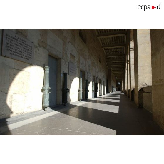 Galerie de la Cour d'honneur aux Invalides.