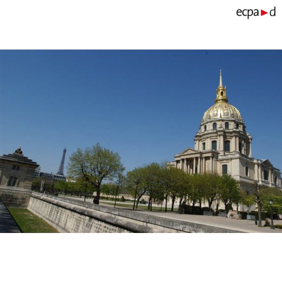 Vue extérieure de l'église du dôme aux Invalides.