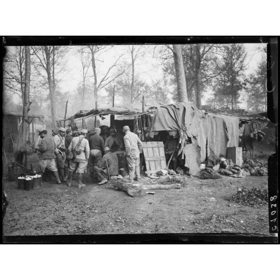 Bois Mulot. (Forêt d'Apremont. Meuse). Cantonnement (de la croix de Saint-Jean). Cuisines. [légende d'origine]