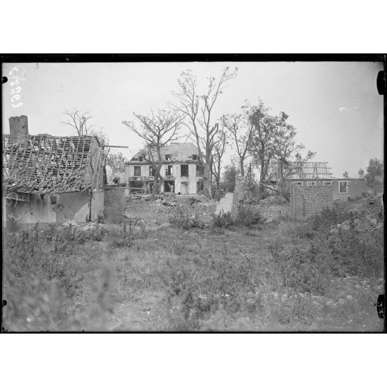 Foucaucourt (Somme). Maisons en ruines. [légende d'origine]