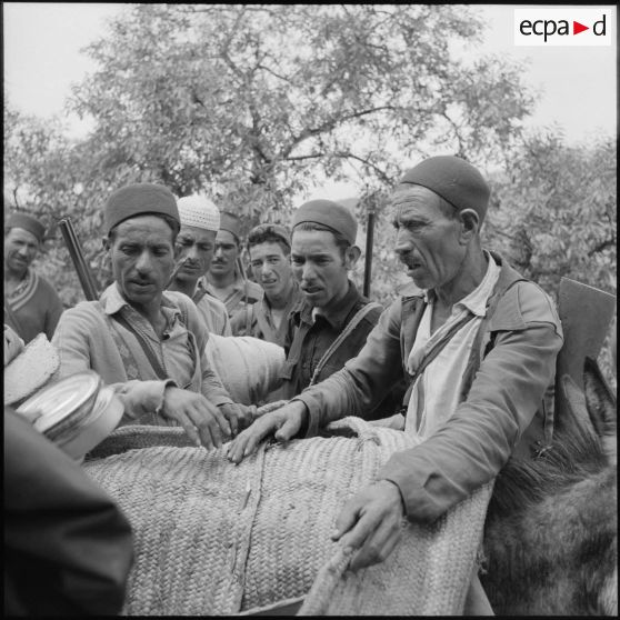 Mission de ravitaillement de la harka lors de l'opération Espérance.