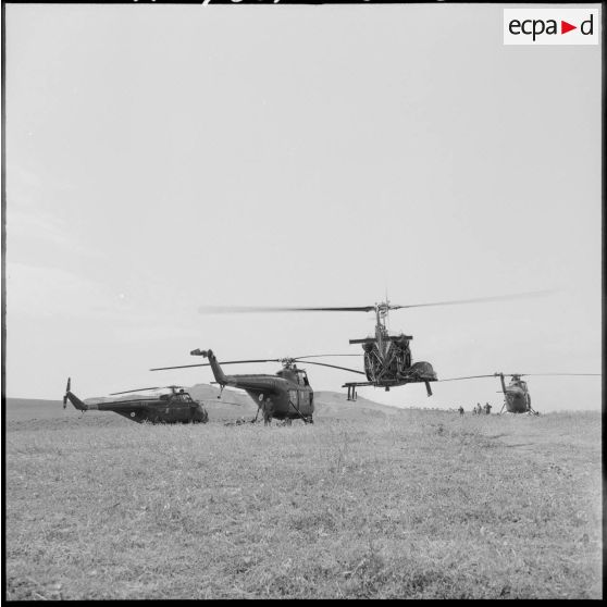 Départ en mission des commandos en direction des monts Ali Bou Nab.