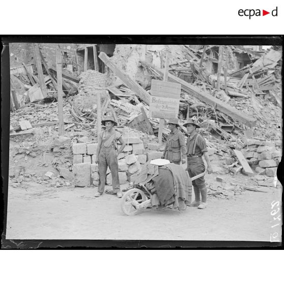 Péronne, soldats australiens. [légende d'origine]