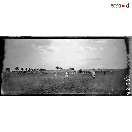 Condé-sur-Marne. Marne. Fête du 24eme colonial. Match de football. [légende d'origine]