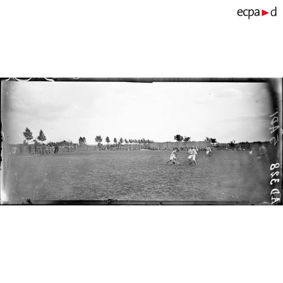 Condé-sur-Marne. Marne. Fête du 24eme colonial. Match de football. [légende d'origine]