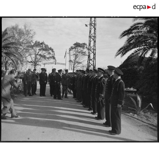 Visite du général Philippe Leclerc au centre Siroco de la Pérouse, accompagné d'autorités militaires.