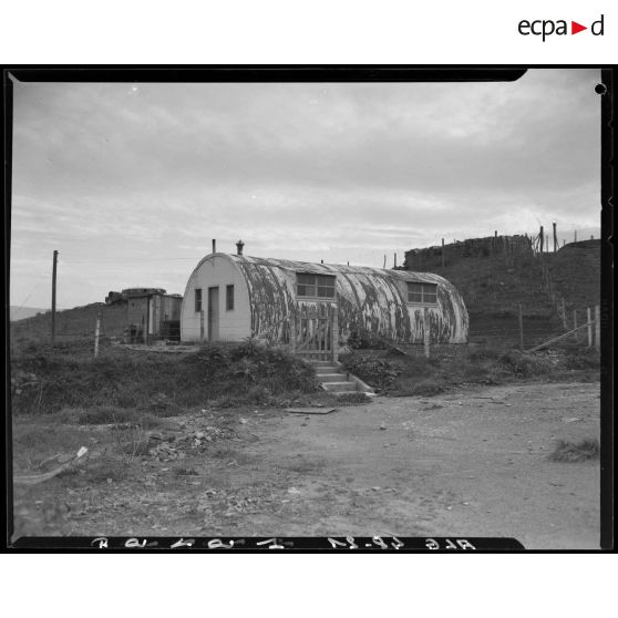 Hangar de tôle ondulée à Maison-Carrée.