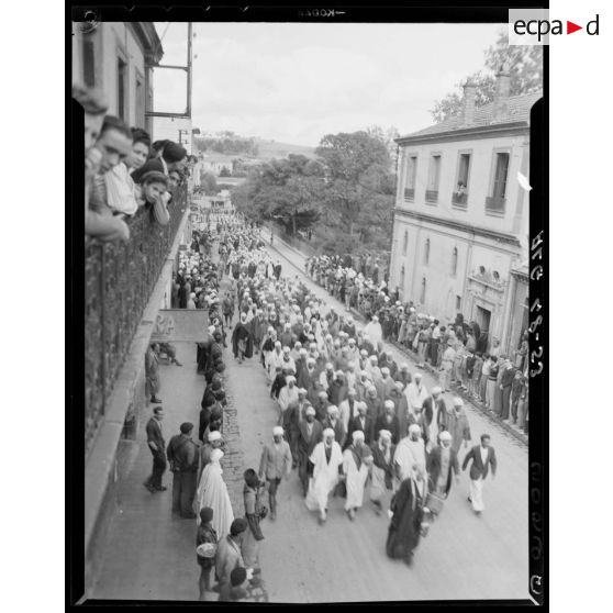 Défilé des les rues de Mouzaïaville.